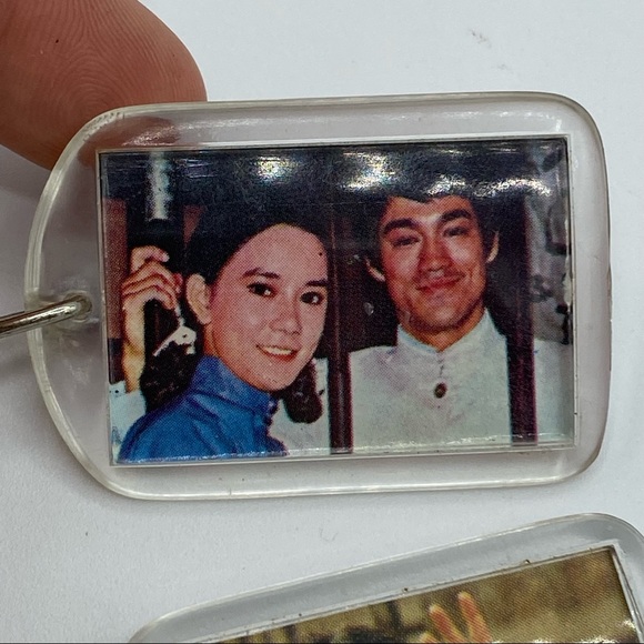 Vintage Bruce Lee Set of 2 Clear Photo Keychains - Picture 5 of 7